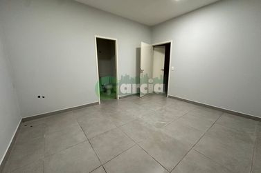 Sal&atilde;o Comercial para alugar - 450m&sup2; - Zona VII