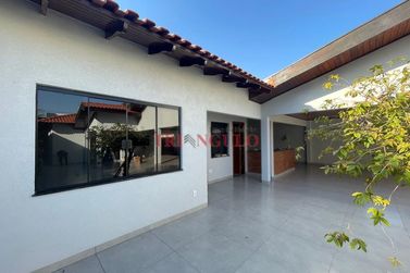 Casa para alugar - 277m&sup2; - ZONA I-A
