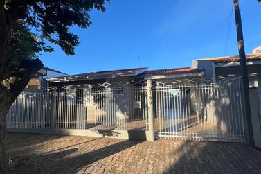 Casa para alugar - 100m&sup2; - Jardim Alphavile