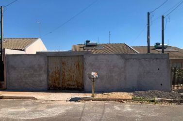 Casa &agrave; venda - 163m&sup2; - Conjunto Habitacional Sonho Meu