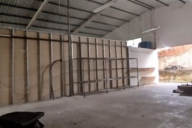Sal&atilde;o Comercial para alugar - 500m&sup2; - Zona VII