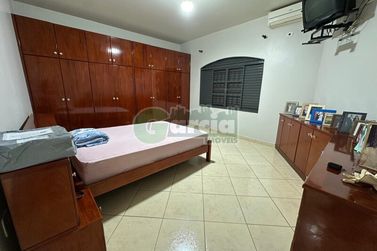 Casa &agrave; venda - 300m&sup2; - Parque San Remo I