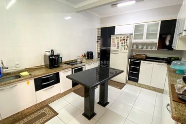 Sobrado &agrave; venda - 197m&sup2; - Zona II