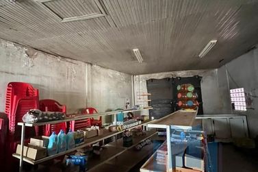 Sala Comercial &agrave; venda - 300m&sup2; - Zona V