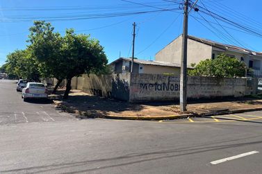 Sal&atilde;o Comercial &agrave; venda - 562m&sup2; - Zona I-A
