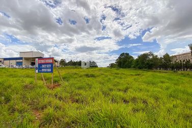 Sala Comercial &agrave; venda - 15000m&sup2; - &Agrave;s Margens da Rodovia PR-323