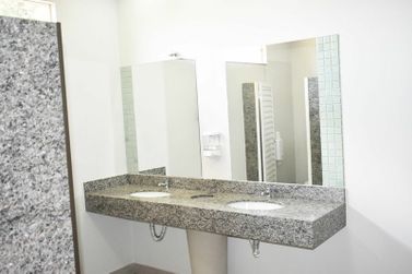 Ch&aacute;cara &agrave; venda - 10000m&sup2; - .