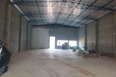 Sal&atilde;o Comercial &agrave; venda - 640m&sup2; - Zona Armazem