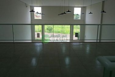 Sal&atilde;o Comercial para alugar - 240m&sup2; - Parque Colina Verde
