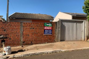 Casa &agrave; venda - 180m&sup2; - Conjunto Habitacional Sonho Meu