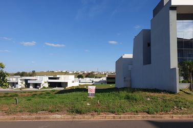 Terreno &agrave; venda - 259m&sup2; - Paysage Essenza Condom&iacute;nio