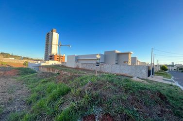 Terreno &agrave; venda - 182m&sup2; - Jardim Interlagos 2