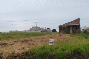 Terreno &agrave; venda - 135m&sup2; - Umuarama