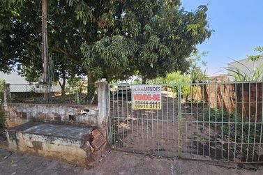 Terreno &agrave; venda - 616m&sup2; - Zona 5