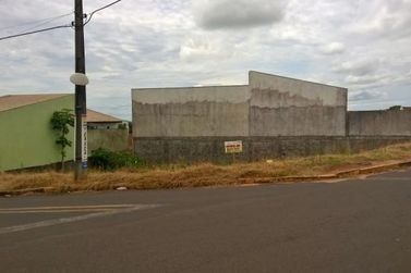 Terreno &agrave; venda - 310m&sup2; - Jardim San Martim