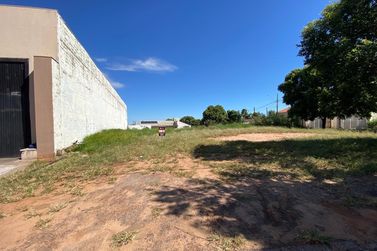 Terreno &agrave; venda - 411m&sup2; - Alto da Paran&aacute;