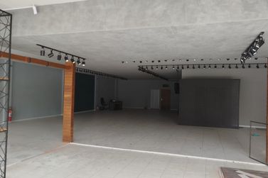 Sal&atilde;o Comercial para alugar - 500m&sup2; - Zona VII