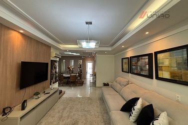 Casa &agrave; venda - 275m&sup2; - Zona 1a