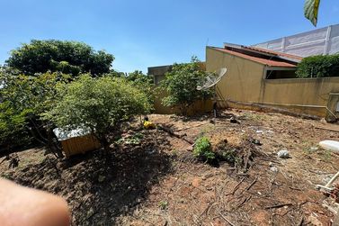 Terreno &agrave; venda - 275m&sup2; - Zona V