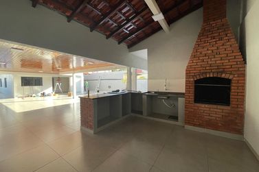 Casa para alugar - 277m&sup2; - ZONA I-A
