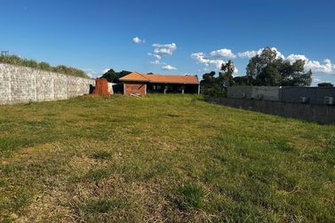 Ch&aacute;cara &agrave; venda - 2500m&sup2; - Condom&iacute;nio de Ch&aacute;caras Lagoa Dourada