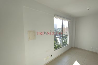 Sala Comercial &agrave; venda - 53m&sup2; - ZONA I