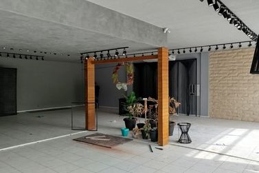 Sal&atilde;o Comercial para alugar - 500m&sup2; - Zona VII