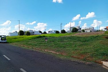 Terreno &agrave; venda - 244m&sup2; - Parque Residencial Metropolitano II