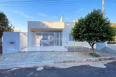 Casa &agrave; venda - 120m&sup2; - Jardim Paris