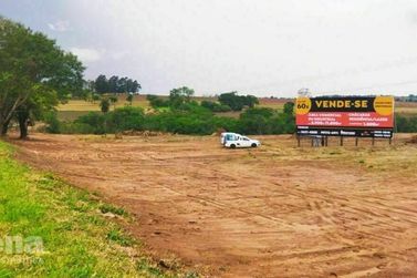 Ch&aacute;cara &agrave; venda - 5779m&sup2; - Centro