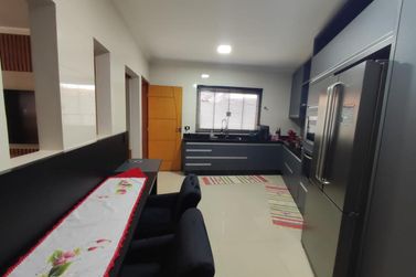 Casa &agrave; venda - 244m&sup2; - Zona V