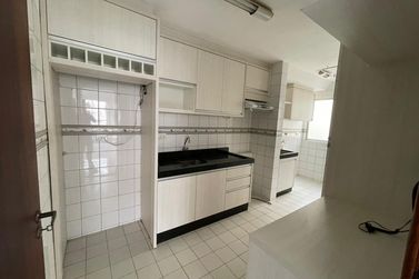 Apartamento &agrave; venda - 77m&sup2; - ZONA II