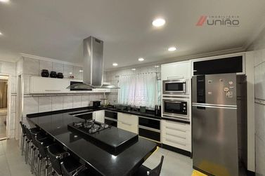 Casa &agrave; venda - 275m&sup2; - Zona 1a