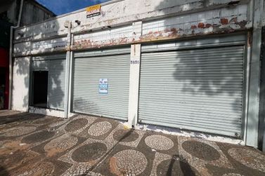 Sal&atilde;o Comercial &agrave; venda - Zona I