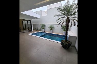 Casa &agrave; venda - 250m&sup2; - Conjunto Residencial Portal das &Aacute;guas