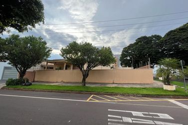 Casa &agrave; venda - 216m&sup2; - Jardim Birigui