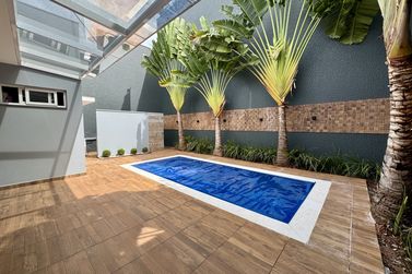 Casa &agrave; venda - 230m&sup2; - Condom&iacute;nio Royal Garden