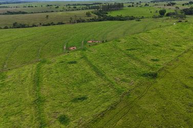 Ch&aacute;cara &agrave; venda - Ivat&eacute;