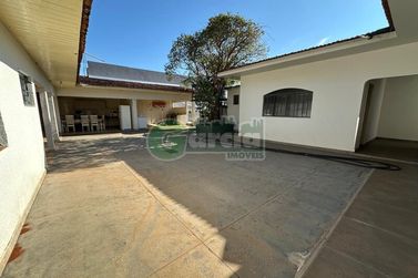 Casa &agrave; venda - 300m&sup2; - Parque San Remo I