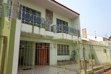 Sobrado &agrave; venda - 247m&sup2; - Zona 2