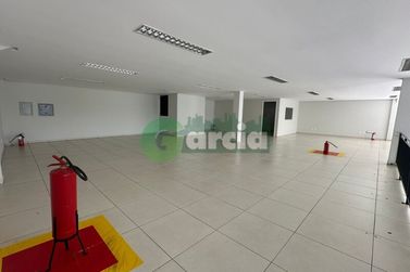 Sal&atilde;o Comercial para alugar - 486m&sup2; - ZONA III