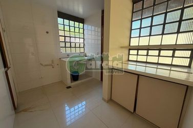 Casa para alugar - 525m&sup2; - Zona I