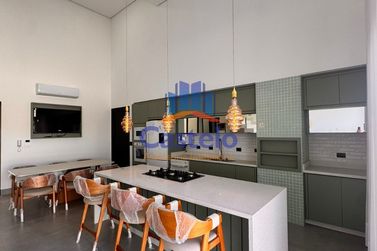 Casa &agrave; venda - 250m&sup2; - JARDIM BELVEDERE