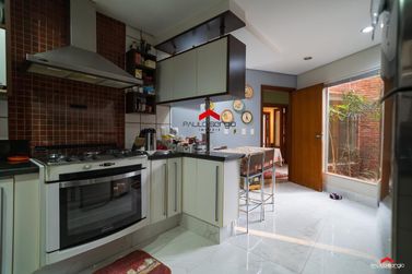 Sobrado &agrave; venda - 305m&sup2; - Zona VII