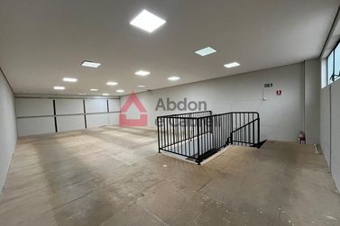 Sal&atilde;o Comercial para alugar - 800m&sup2; - Zona III