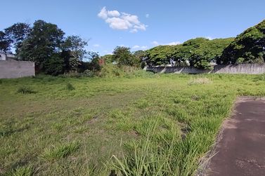 Sal&atilde;o Comercial para alugar - 940m&sup2; - Zona I-a