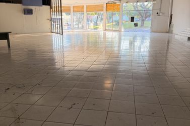 Sal&atilde;o Comercial para alugar - 300m&sup2; - Zona VII