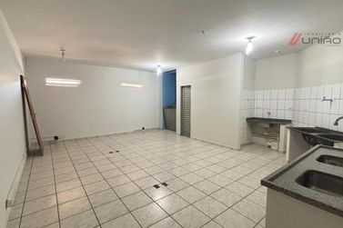 Sal&atilde;o Comercial para alugar - Zona III