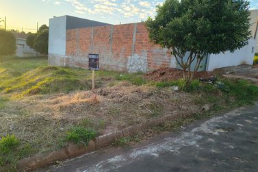 Terreno &agrave; venda - 171m&sup2; - Jardim Colorado