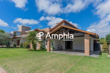 Casa &agrave; venda - 266m&sup2; - Regi&atilde;o do Lago